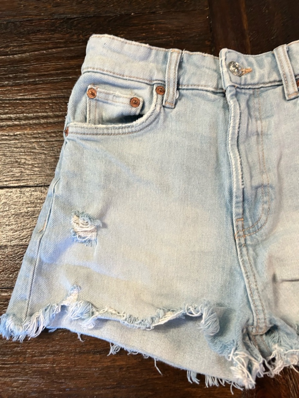 Zara Cut Off Light Wash Distressed Women’s Denim Jean Shorts with Raw Hem - Picture 4 of 9